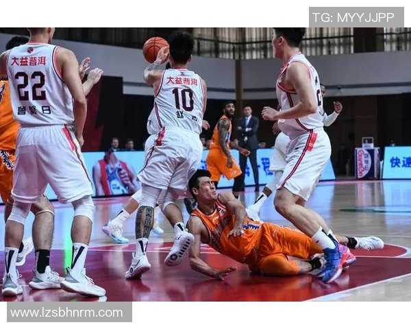 广东东莞大益队迎战上海久事全力争胜展现篮球魅力与团队精神 广东东莞大益队迎战上海久事全力争胜展现篮球魅力与团队精神